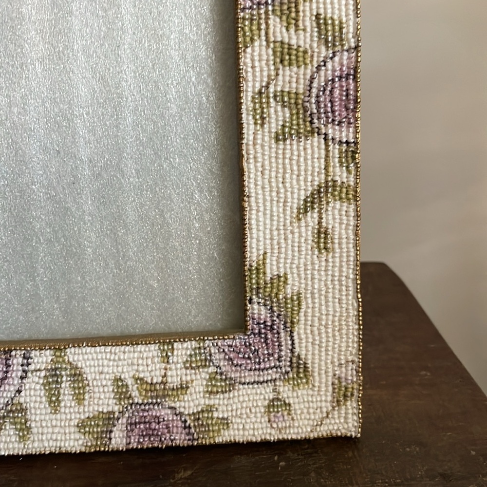 •| beaded picture frame - Picture 4 of 9